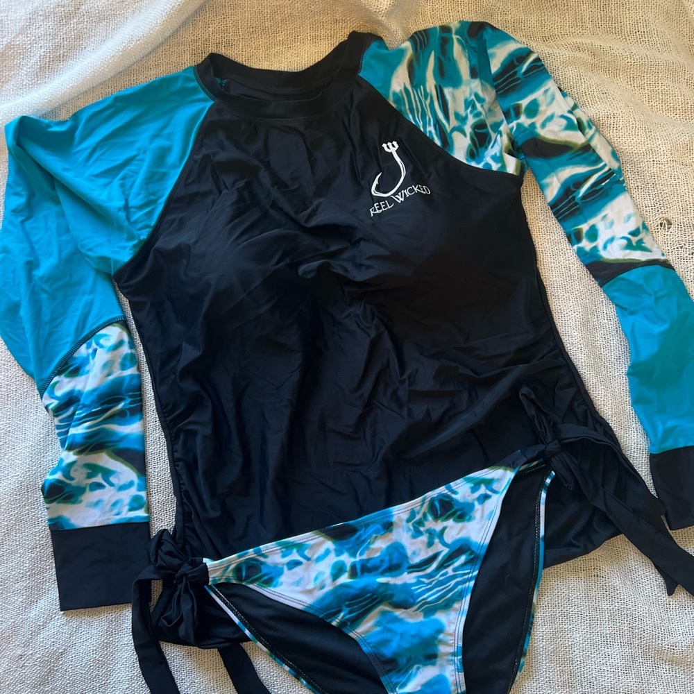 2XL Swim suit set. Built in cups. Never worn. Brand new!